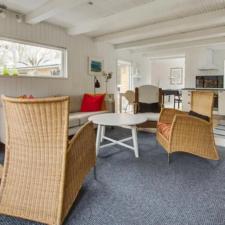 Holiday home Four-bedroom Holiday In